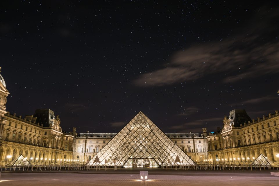 Cose da vedere a Parigi: La piramide a Piazza del Louvre