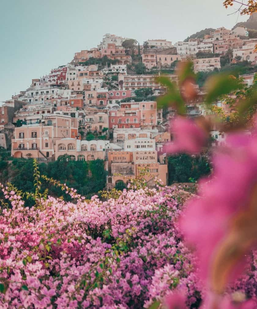 Visitare la Costiera Amalfitana: Positano tra i fiori