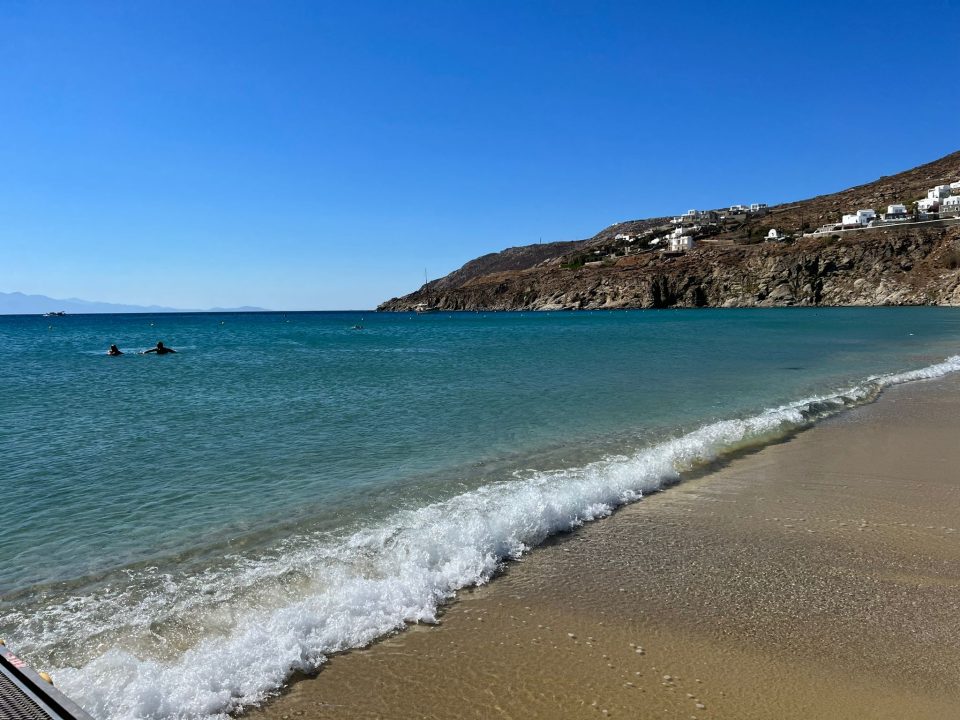 Cosa fare a Mykonos e quali spiagge vedere.
Kalo Livadi, una delle migliori spiagge a Mykonos.